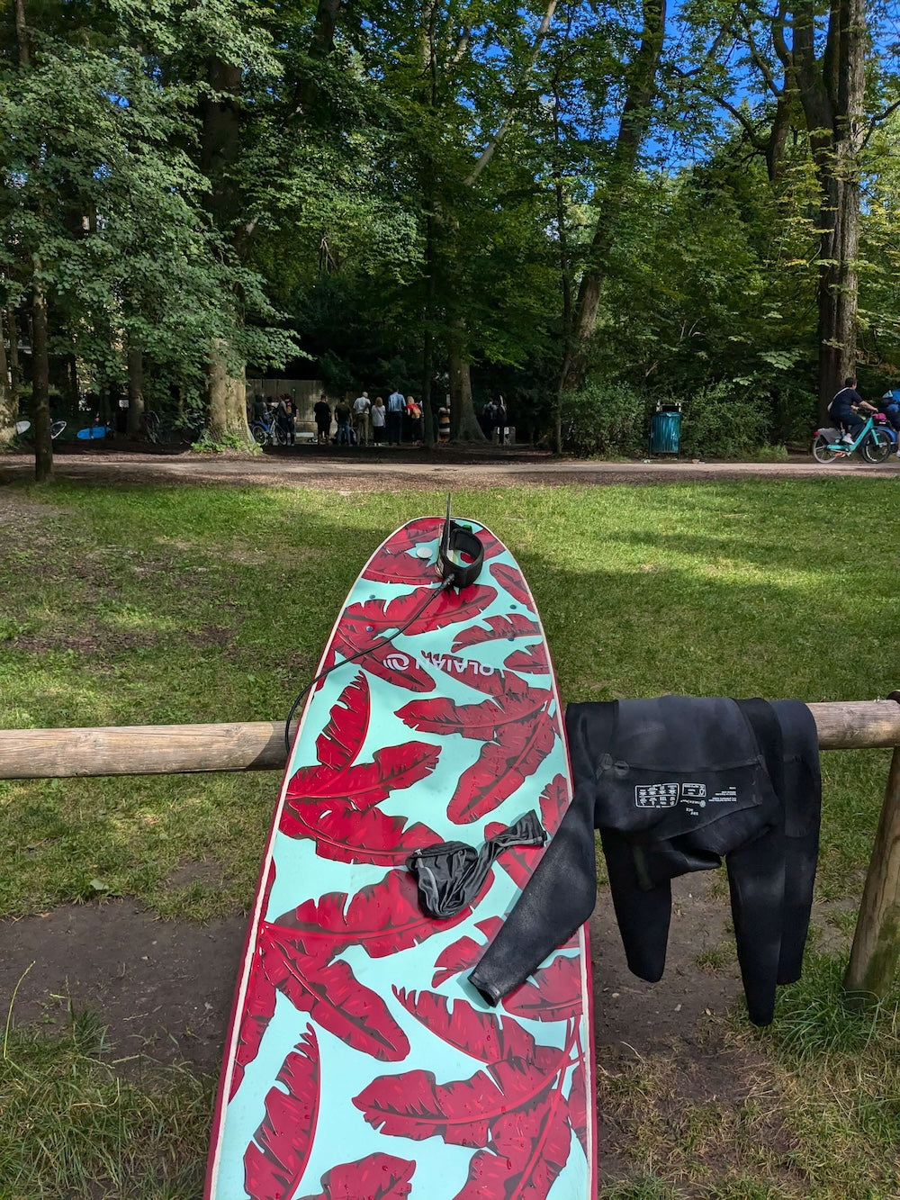 Surfer in wetsuit at the Eisbach — cold water surfing in Europe wetsuit guide