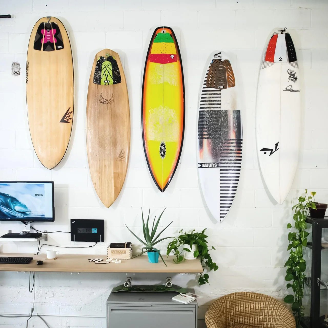 GNARWALL Surfboard Wall Rack (vertical tip - down) - Eisbach Riders Surfing Company